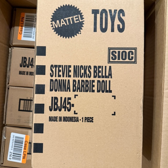 Mattel Stevie Nicks Barbie Doll in White - Picture 3 of 3